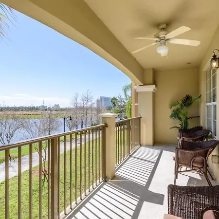 Gorgeous 3 Bed Lakeview, Vista Cay - 1010